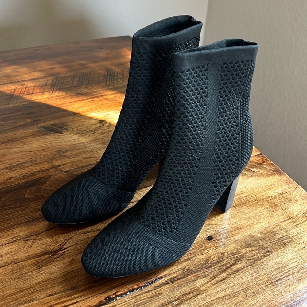 Charles byCharles David Black Stretchy Calf Bootie Almond Toe 3.5” Heel Like New